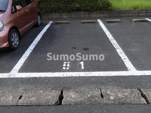 輝国住宅１号棟の駐車場