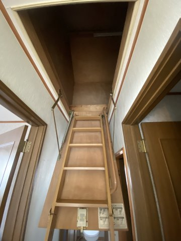 飯能市双柳｜小学校・スーパーが徒歩5分！毎日が便利な4LDK。住宅ローンのご相談も彩西不動産へ！の収納|あると嬉しい屋根裏収納♪
