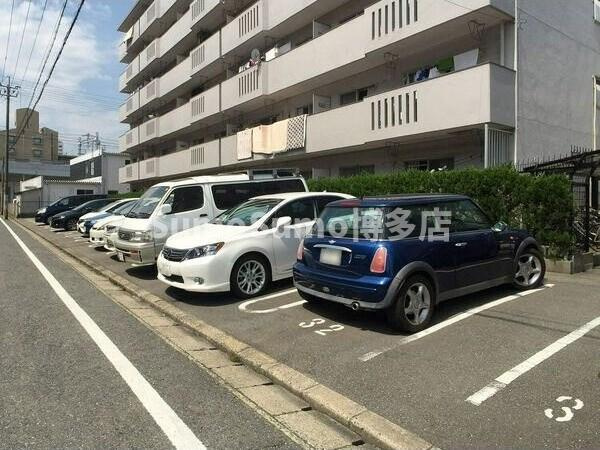 長沼ビルの駐車場