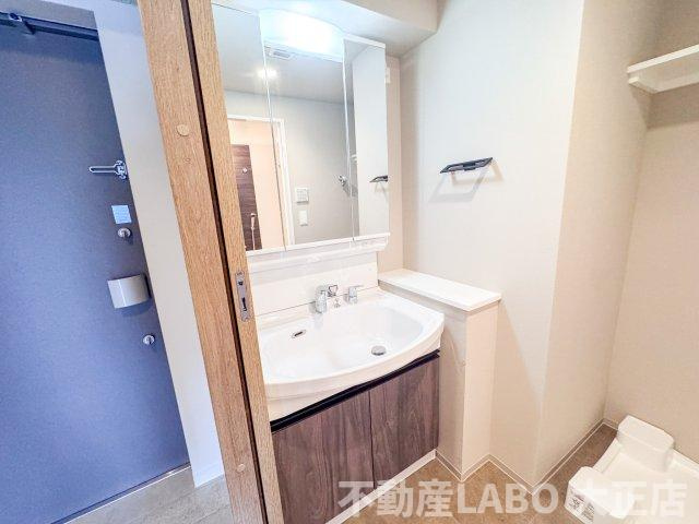 Louis Residence 弁天町 の洗面所