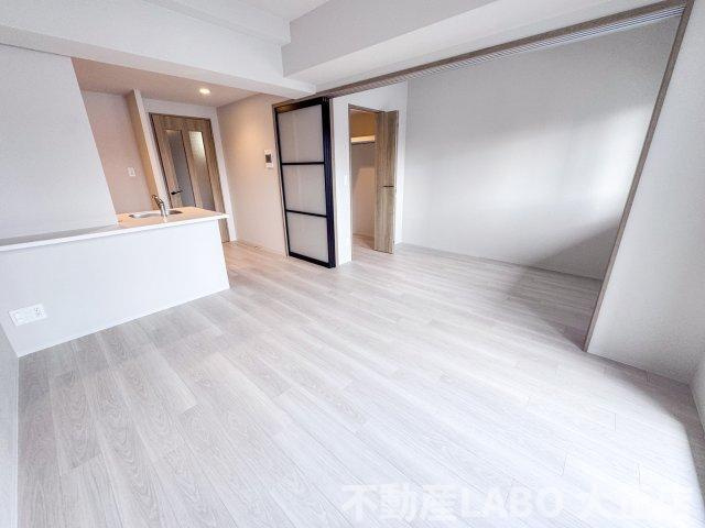 Louis Residence 弁天町 の居間・リビング