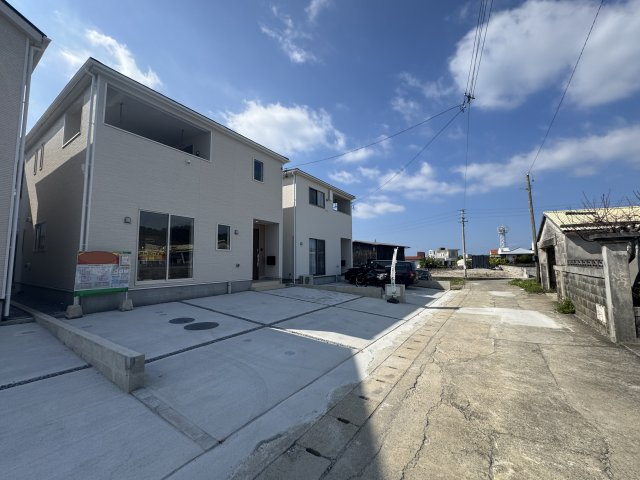 糸満市喜屋武　第6（全3棟）2号棟の前面道路含む現地写真|※北東側公道3.5m♪