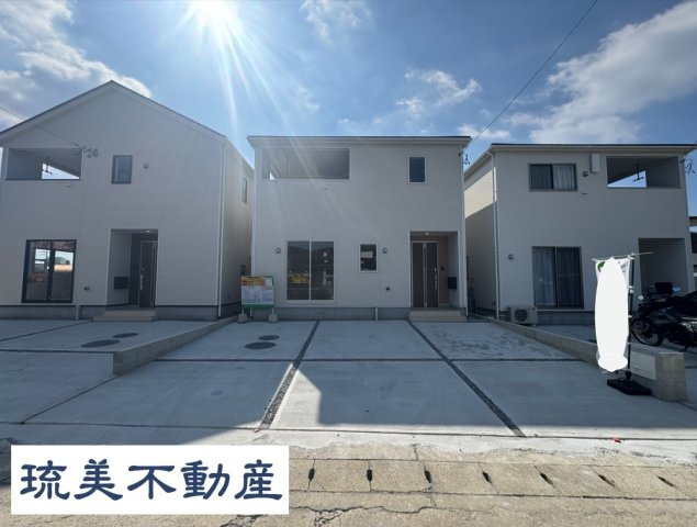 糸満市喜屋武　第6（全3棟）2号棟の外観|2号棟　並列駐車3台完備♪EV車充電設備付き♪