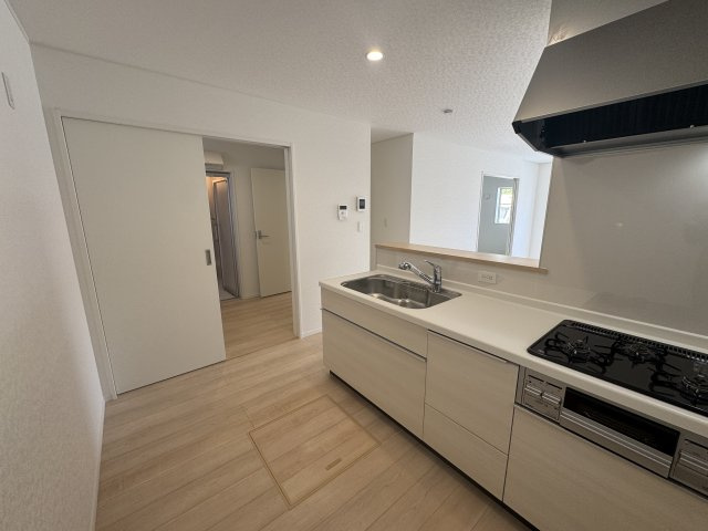 糸満市喜屋武　第6（全3棟）2号棟のキッチン|2号棟　使いやすいシステムキッチン♪