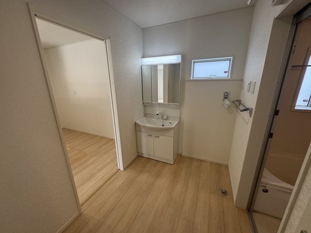 糸満市喜屋武　第6（全3棟）2号棟の脱衣所|2号棟　ゆとりある洗面室♪