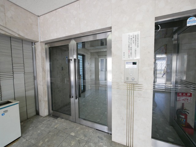 大阪市都島区都島南通２丁目の賃貸マンションのエントランス