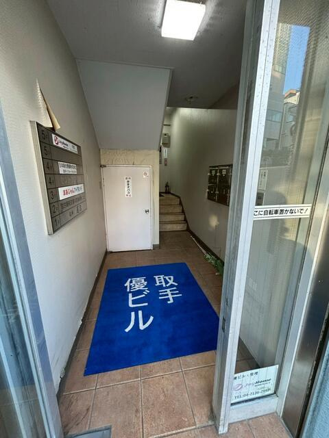 取手・優ビルの玄関| 