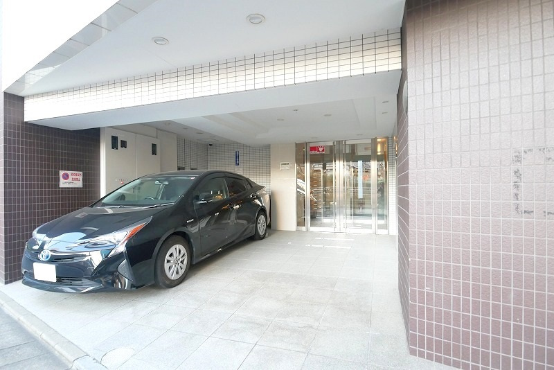 ＡＲＴＥＳＳＩＭＯ　ＬＩＮＫ　ＣＲＯＳＳの駐車場