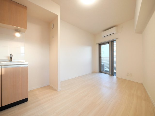 ＡＲＴＥＳＳＩＭＯ　ＬＩＮＫ　ＣＲＯＳＳの居間・リビング