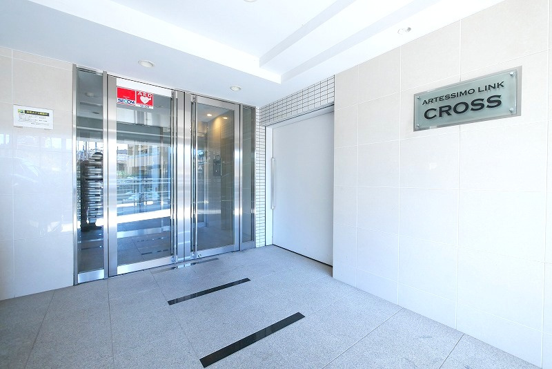ＡＲＴＥＳＳＩＭＯ　ＬＩＮＫ　ＣＲＯＳＳのエントランス