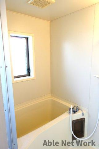 南部コーポ Aの浴室|窓ありバス