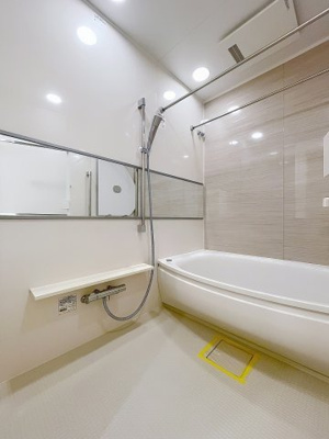 【エントランス】 | ベイズタワー&ガーデン | 重厚感のあるエントランスがお出迎え☆