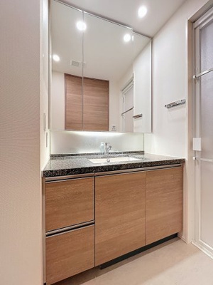 【ロビー】 | ベイズタワー&ガーデン | 共用部分の管理も行き届いています！