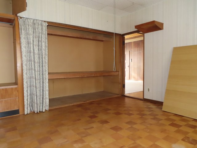 【洋室】 | 北見市山下町２丁目３番９号　中古売家 | 東側1階洋室の別アングルです。