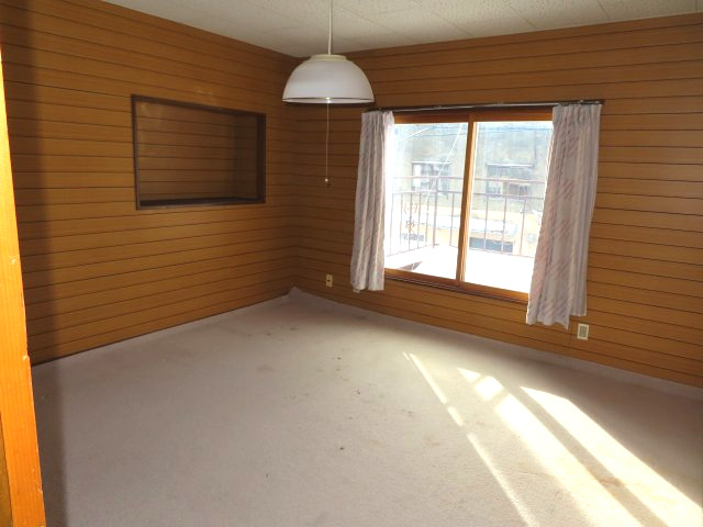 【洋室】 | 北見市山下町２丁目３番９号　中古売家 | 西側2階8帖洋室です。