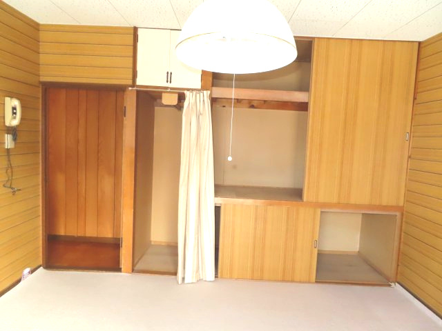 【収納】 | 北見市山下町２丁目３番９号　中古売家 | 西側2階8帖洋室の収納です。