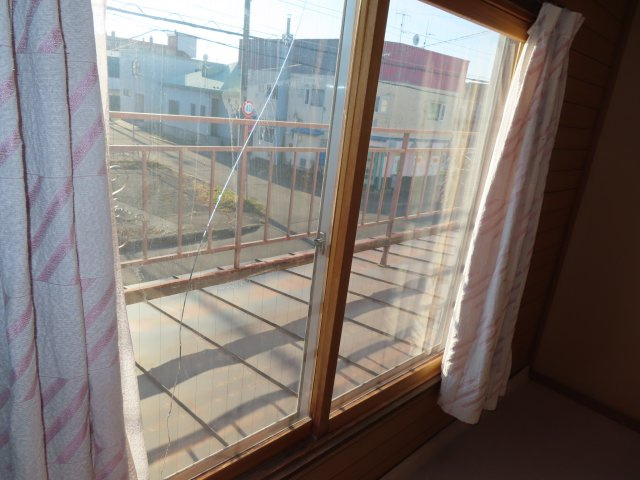 【その他】 | 北見市山下町２丁目３番９号　中古売家 | ベランダには床材がありません。