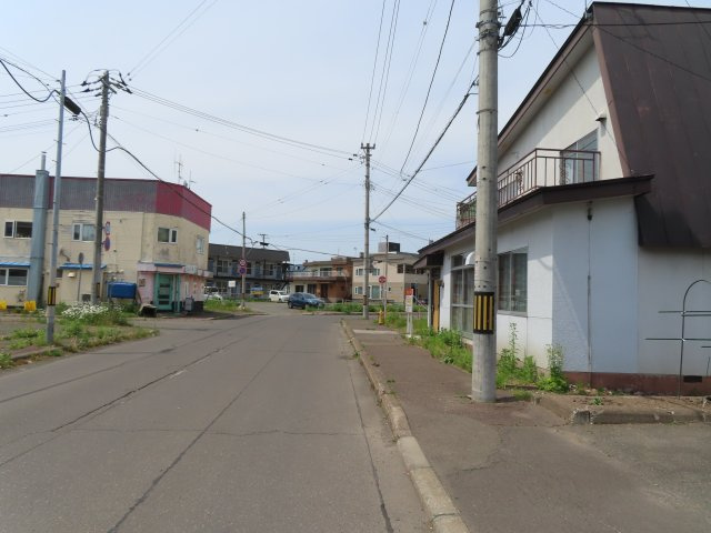 北見市山下町２丁目３番９号　中古売家の前面道路含む現地写真