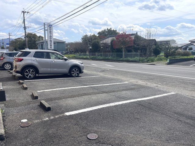 八反丸の駐車場