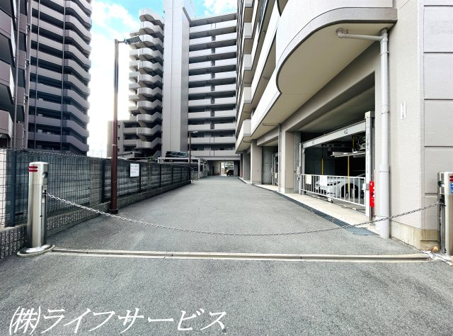 【駐車場】 | 加島駅前アーバンコンフォート | 駐車場入口
