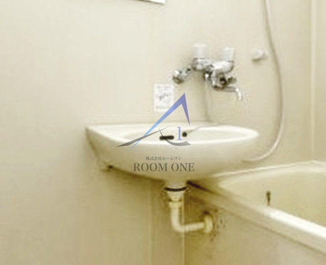 シャンブルＫの洗面所|洗面台です。