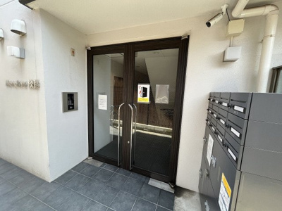 【エントランス】 | モノトーン淡路 | ゆとりのあるエントランスです