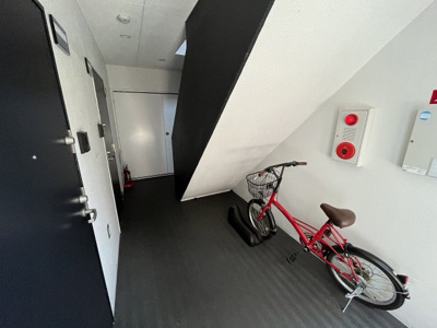 【ロビー】 | モノトーン淡路 | ゆとりのあるロビーです