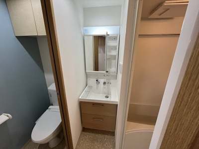 【独立洗面台】 | モノトーン淡路 | 独立洗面化粧台が付いています