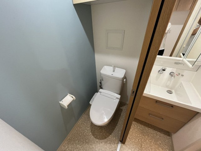 【トイレ】 | モノトーン淡路 | 落ち着いた色調のトイレです