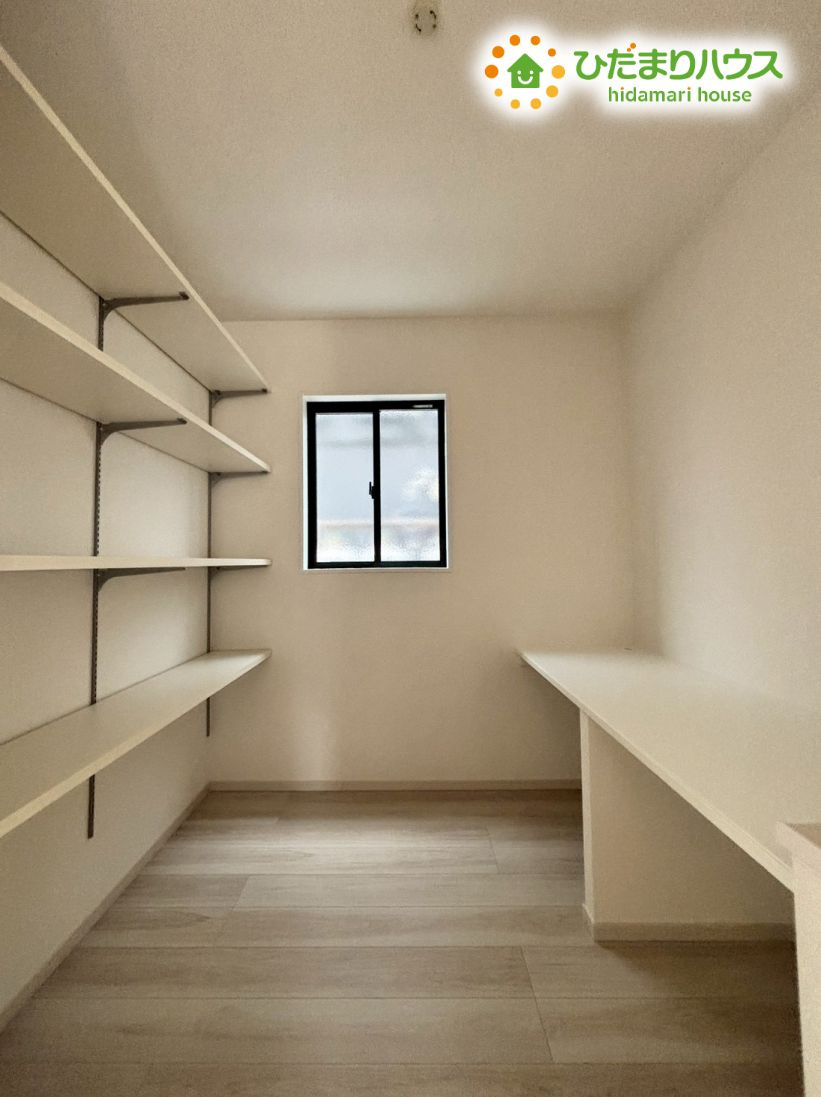 鴻巣市宮前9期　新築平屋戸建　リガーレ01の収納|スタディーカウンター付き