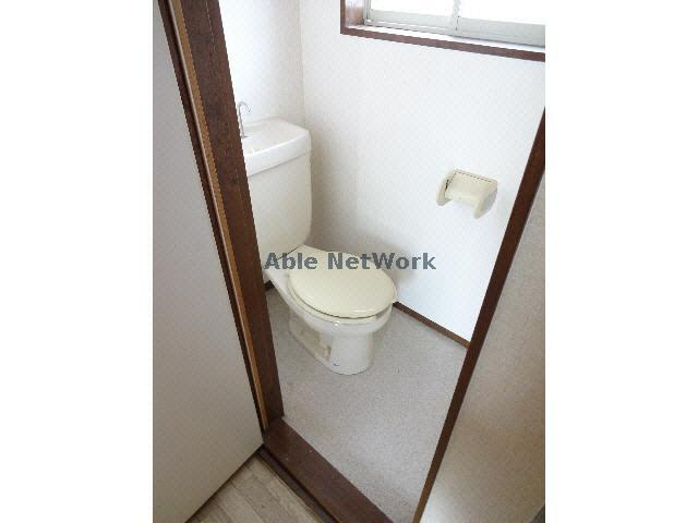 アークヒルズフクモトNO.1Ａのトイレ|窓ありトイレ