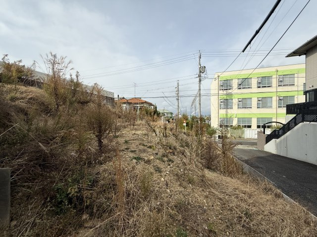 千種区宮根台2丁目土地の前面道路含む現地写真