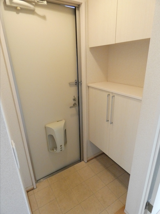 コンフォートヴィラ 弐番館の玄関