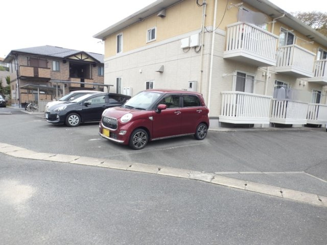 コンフォートヴィラ 弐番館の駐車場
