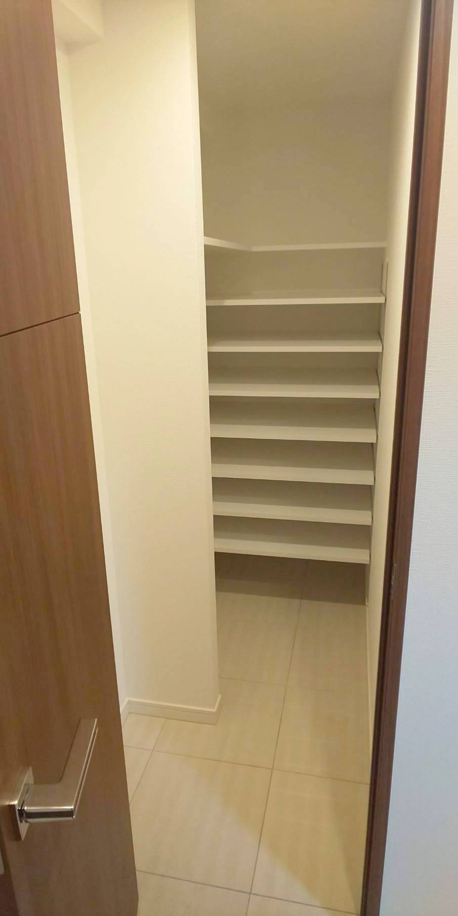 エクセレントシティ新検見川の収納|シューズインクローゼット