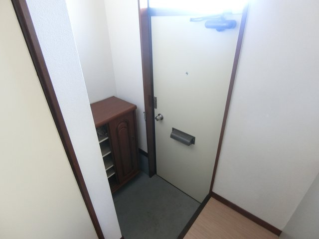 ハイツイシハラの玄関