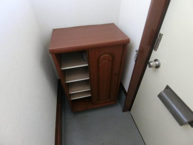 ハイツイシハラの玄関