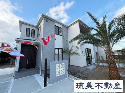 【外観】 | うるま市与那城（全3棟）B号棟 | B号棟　駐車4台＋植栽付きのお庭♪