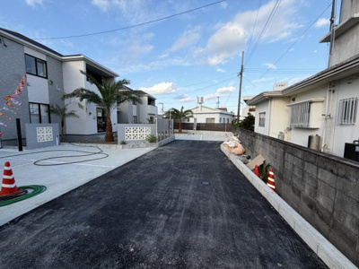 【前面道路含む現地写真】 | うるま市与那城（全3棟）B号棟 | ※南東側協定道路♪