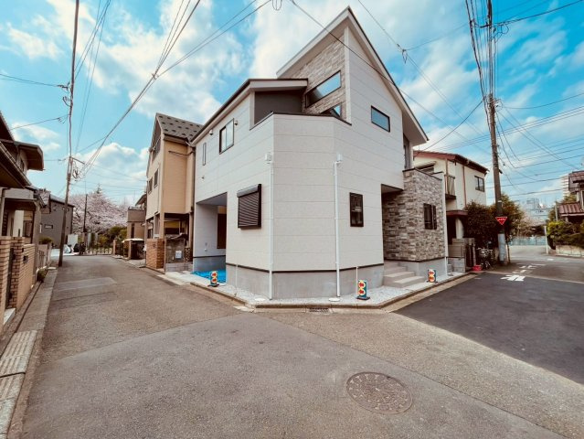 【外観】 | 西東京市南町４丁目　新築戸建て | 街並みに調和する、上品で洗練された外観の住まいです