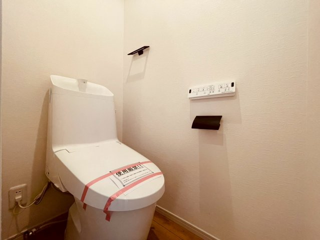 【トイレ】 | 西東京市南町４丁目　新築戸建て | 清潔感のあるトイレで、毎日快適に気持ちよく利用できます