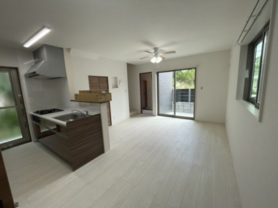 【居間・リビング】 | 恩納村名嘉真 | B棟