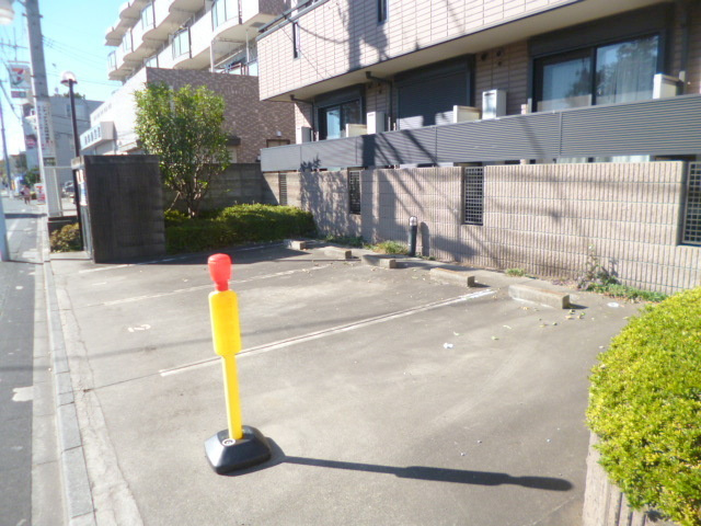 シャモニー久我山の駐車場|★敷地内駐車場★