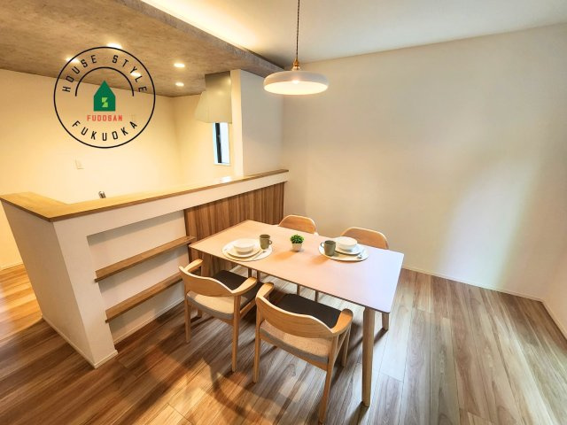 春日市白水ヶ丘2丁目第5-2棟（1号棟）の内観：施工例|キッチンから立ち込める香りが今日の料理を期待させます。