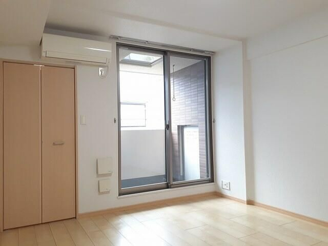 サニー・アートの寝室