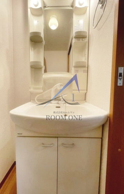 テイクメゾン豊玉の洗面所|独立洗面台です。