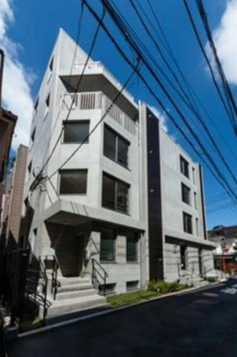 【外観】 | FIRM西新宿 | 鉄筋コンクリート造のがっちりとした建物。