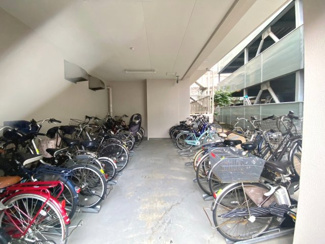 【駐輪場】 | リバーガーデン三国ヶ丘けやき通り | ゆとりの玄関ですよ！シューズボックスございますので、散らかりがちな玄関も片付きますね♪