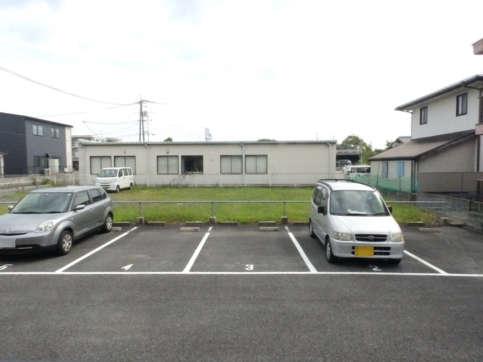 サンライフ向日葵の駐車場