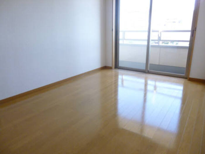 ベルサンモールの居間・リビング